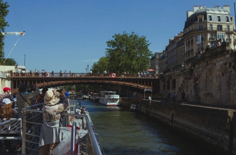 塞納河遊船路線完整指南：如何選船、必看景點與實用技巧