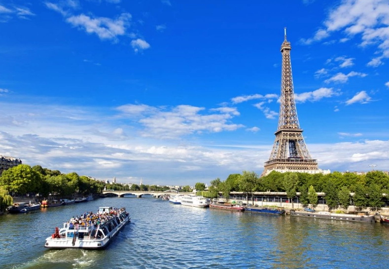 巴黎塞納河遊船終極指南：票價、路線、三大公司評比與免排隊秘訣