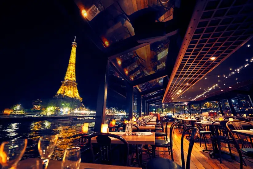 塞納河遊船晚餐終極指南：船公司比較、預訂技巧與浪漫體驗全攻略