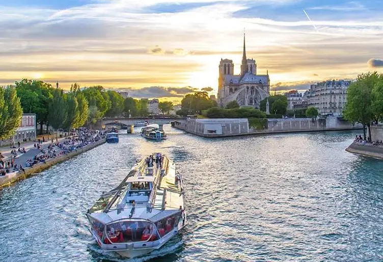 塞納河遊船 塞納河遊船