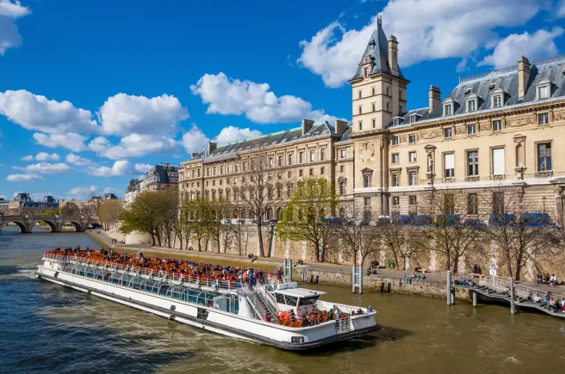 塞納河遊船攻略：預訂技巧、路線選擇與省錢秘訣