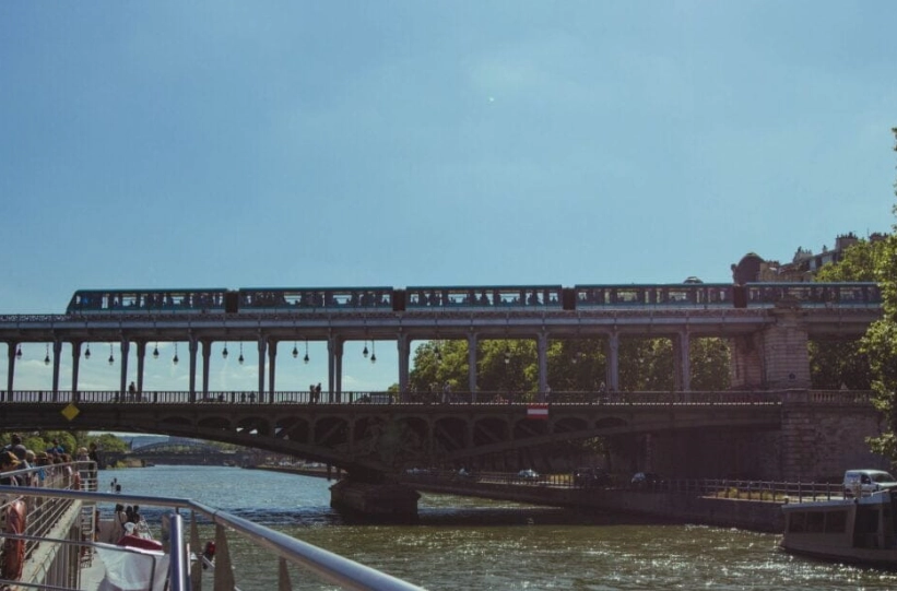 塞納河遊船 塞納河遊船