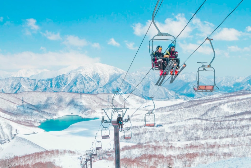 東京近郊一日遊冬天行程規劃：雪景、溫泉與古街的完美組合