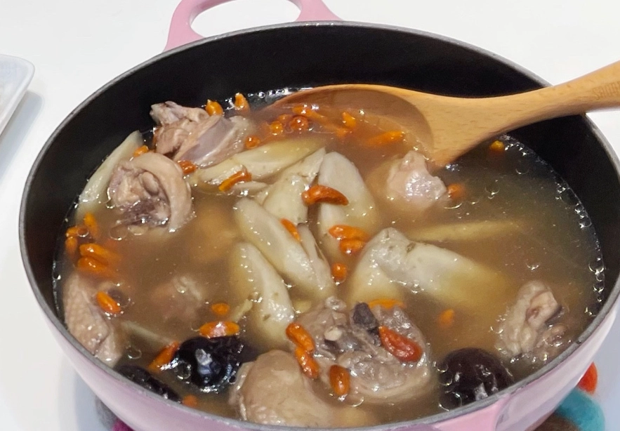 牛蒡料理湯怎麼煮才不苦？內行人教你挑牛蒡、去土味與三道家常食譜
