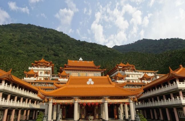 三寶山靈嚴禪寺