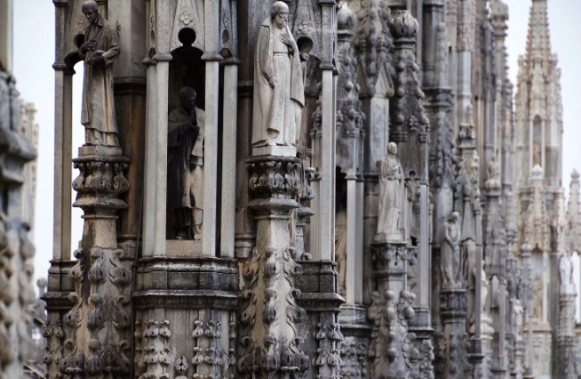 米蘭大教堂前雕塑 米蘭大教堂前雕塑