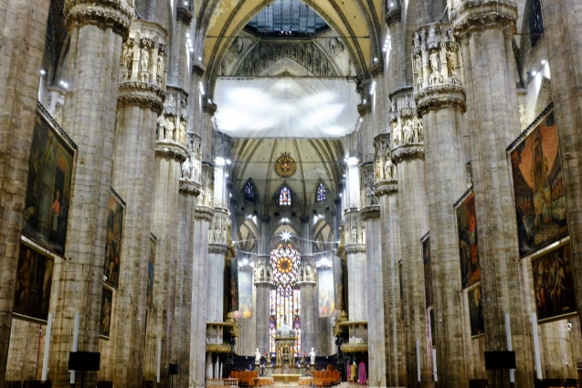 米蘭大教堂前雕塑 米蘭大教堂前雕塑