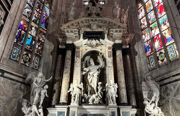 米蘭大教堂前雕像 米蘭大教堂前雕像